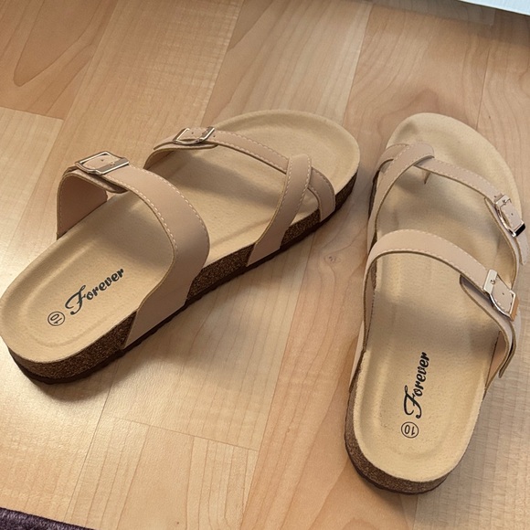 Women’s Beige Cross-Strap Sandals Size 10 - Picture 4 of 5